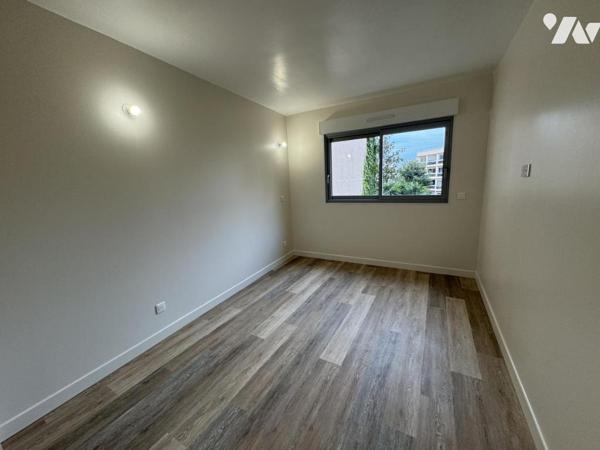 Juan les Pins Bd Wilson Proximité plages et commerces Magnifique 3 pièces traversant  rénové