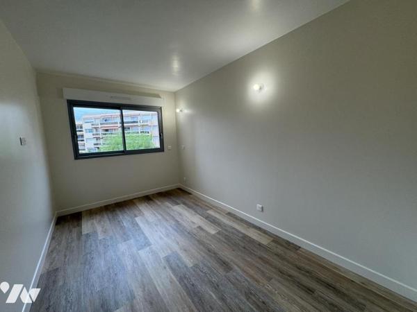 Juan les Pins Bd Wilson Proximité plages et commerces Magnifique 3 pièces traversant  rénové