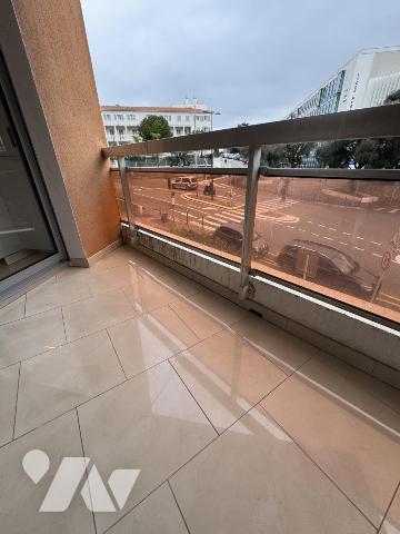 Juan les Pins Bd Wilson Proximité plages et commerces Magnifique 3 pièces traversant  rénové