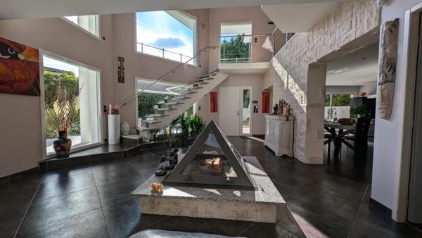 Villa 5 pièces avec piscine intérieure