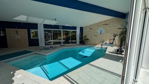 Villa 5 pièces avec piscine intérieure
