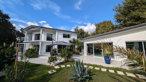 Villa 5 pièces avec piscine intérieure