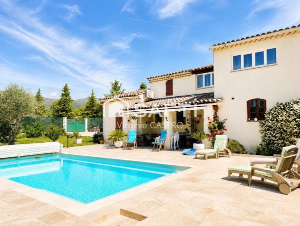 ELEGANTE MAISON - 6 PIECES avec PISCINE, A DEUX PAS DES COMMODITES, & VILLAGE.