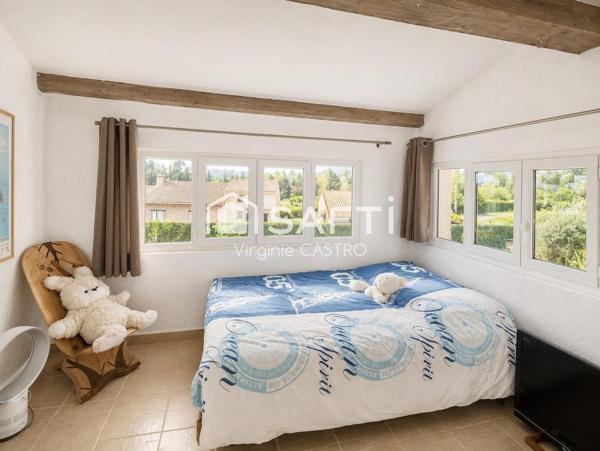 ELEGANTE MAISON - 6 PIECES avec PISCINE, A DEUX PAS DES COMMODITES, & VILLAGE.