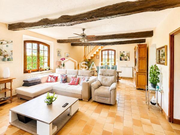 ELEGANTE MAISON - 6 PIECES avec PISCINE, A DEUX PAS DES COMMODITES, & VILLAGE.
