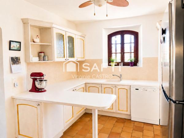 ELEGANTE MAISON - 6 PIECES avec PISCINE, A DEUX PAS DES COMMODITES, & VILLAGE.