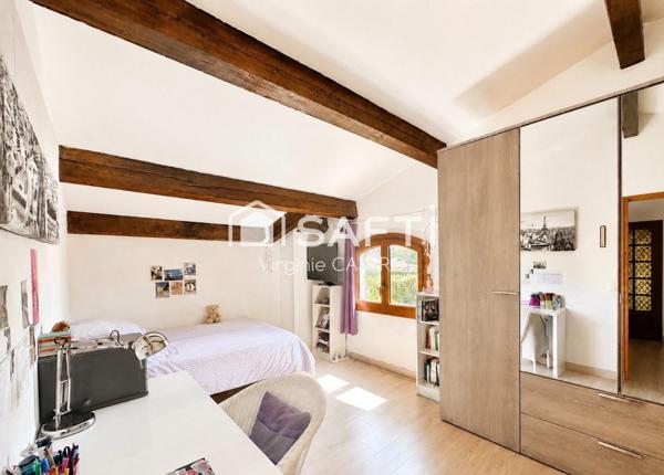 ELEGANTE MAISON - 6 PIECES avec PISCINE, A DEUX PAS DES COMMODITES, & VILLAGE.