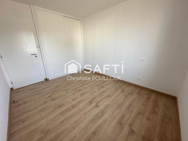 Maison neuve, 4 chambres, 2 SDB, garage isolé