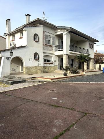 Maison 165m2 + Dépendance(100m2) 1 T3 de 57m2, 1 T2 de 38m2 Fenouillet