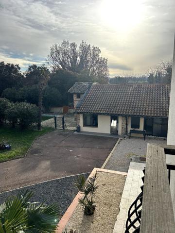 Maison 165m2 + Dépendance(100m2) 1 T3 de 57m2, 1 T2 de 38m2 Fenouillet