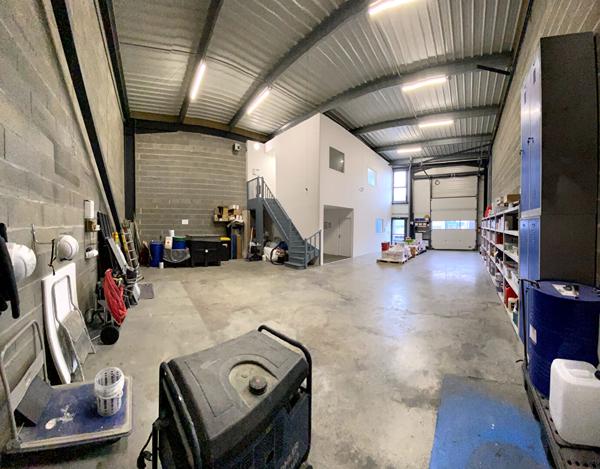 EXCLUSIVITE : A LOUER TRES BEAU Local d'activité 185 m² - Saint Herblain ATLANTIS