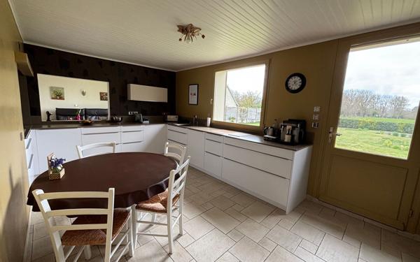 Maison à vendre    8 pièces • 250 m2 Rang-du-Fliers