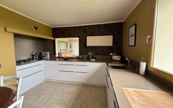 Maison à vendre    8 pièces • 250 m2 Rang-du-Fliers