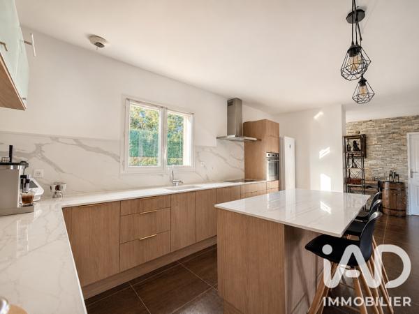 Maison à vendre 5 pièces 128 m² Cuges-les-Pins