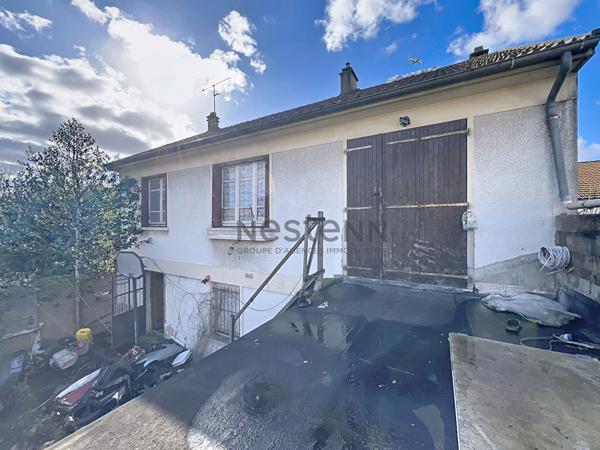 Maison spacieuse à vendre à Valenton - 6 pièces, 3 chambres, jardin!