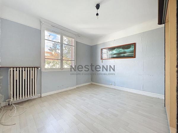 Maison spacieuse à vendre à Valenton - 6 pièces, 3 chambres, jardin!