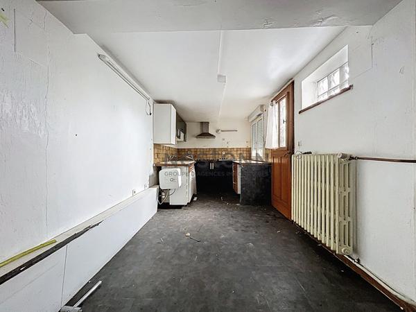 Maison spacieuse à vendre à Valenton - 6 pièces, 3 chambres, jardin!