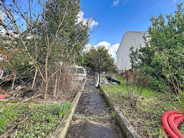 Maison spacieuse à vendre à Valenton - 6 pièces, 3 chambres, jardin!