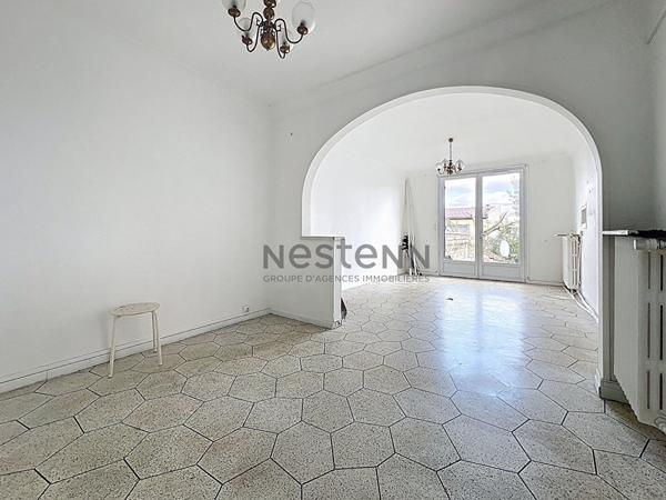 Maison spacieuse à vendre à Valenton - 6 pièces, 3 chambres, jardin!