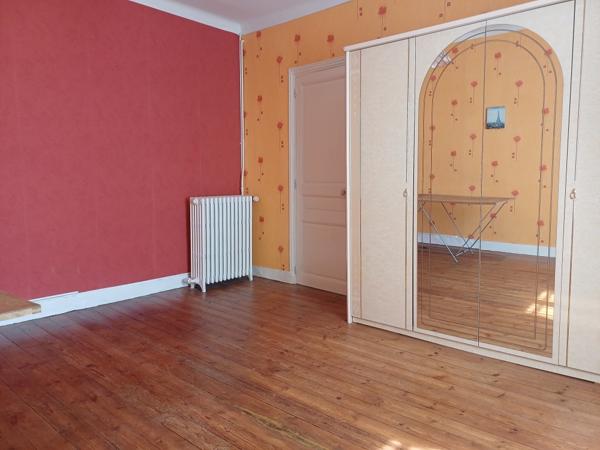 Maison spacieuse et lumineuse sur Vernantes à venir découvrir sans tarder !