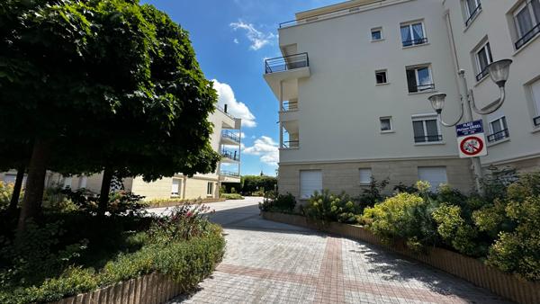 Emplacement de stationnement situé à Compiègne