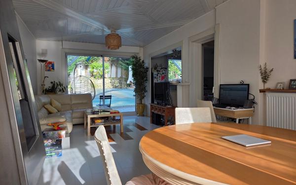 Maison à vendre    5 pièces •  Rochefort