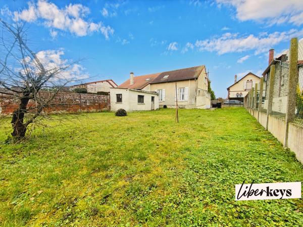Maison à rénovée idéalement située à Crepy en Valois.