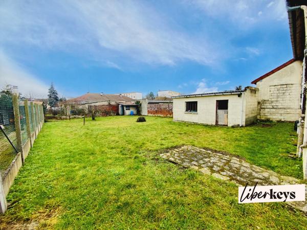 Maison à rénovée idéalement située à Crepy en Valois.