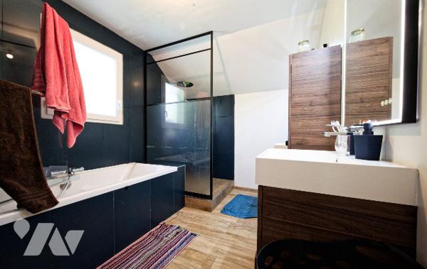 Maison de 2022 : 4 chambres 102m² + garage 40m², terrain 712m², DPE A - Vieugy Seynod (74600) ANNECY