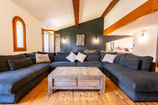 Ancien chai rénové avec extension contemporaine et piscine