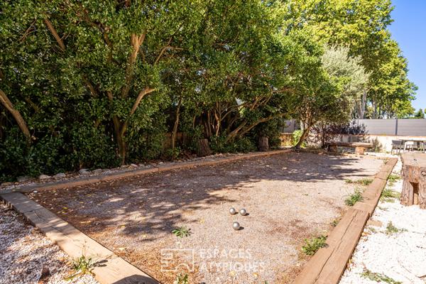 Ancien chai rénové avec extension contemporaine et piscine