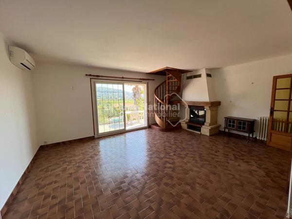 Lorgues (83510) Villa Lorgues 6 pièce(s) 131 m2, studio, piscine, garage.