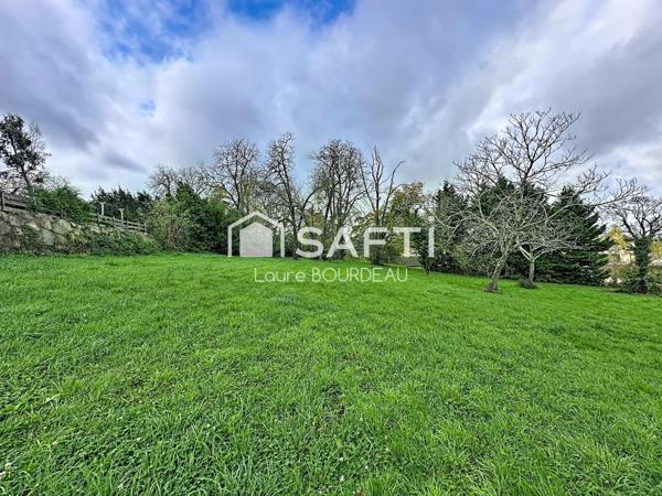 Terrain constructible de 850m² à VACQUIERS