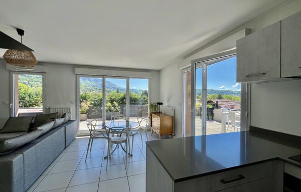 T4 récent en dernier étage avec terrasse et garage