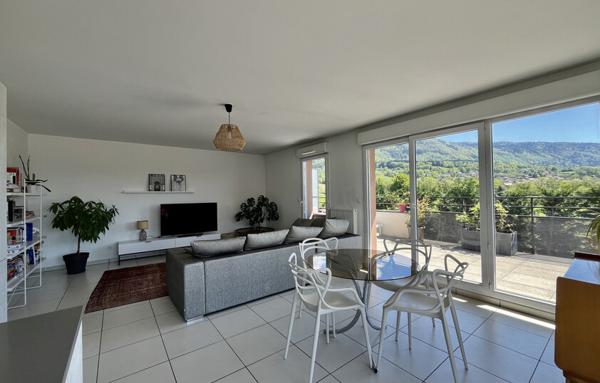 T4 récent en dernier étage avec terrasse et garage