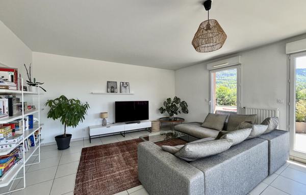 T4 récent en dernier étage avec terrasse et garage