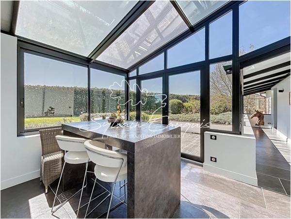 Propriété à vendre proche de CHATEAUNEUF SUR LOIRE - 1 hectare - Fermette de caractère de 394m2 - Piscines chauffée - Cours de Tennis