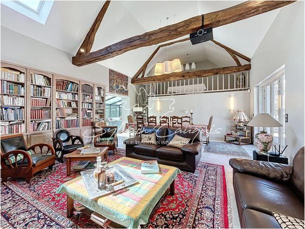 Propriété à vendre proche de CHATEAUNEUF SUR LOIRE - 1 hectare - Fermette de caractère de 394m2 - Piscines chauffée - Cours de Tennis