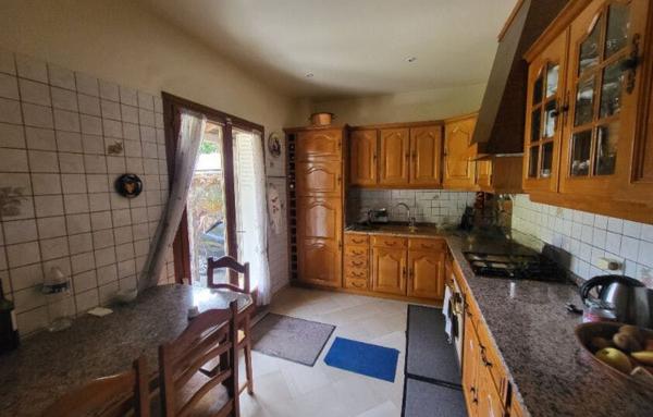 Bondy  grande maison familiale ou divisible en 3 appartements