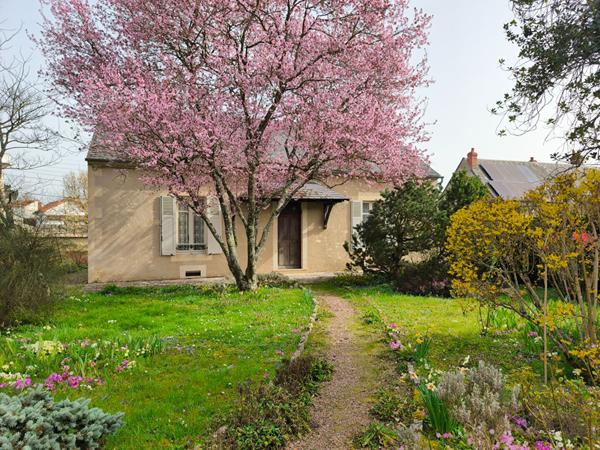 Nevers -Maison de caractère - 5 chambres -160 m² habitables -jardin sans vis-à-vis Double garage