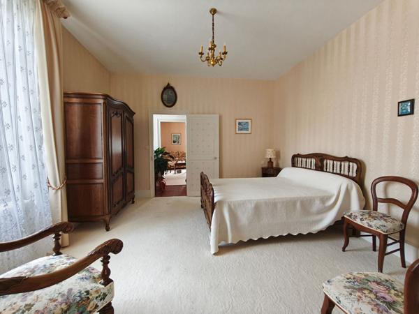 Nevers -Maison de caractère - 5 chambres -160 m² habitables -jardin sans vis-à-vis Double garage