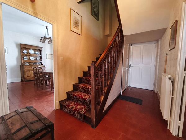 Nevers -Maison de caractère - 5 chambres -160 m² habitables -jardin sans vis-à-vis Double garage