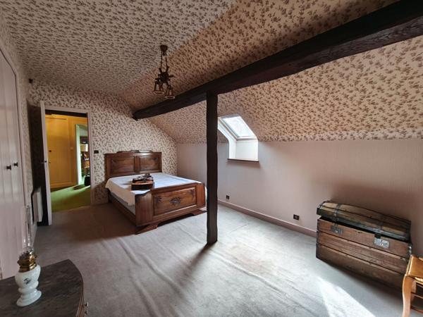 Nevers -Maison de caractère - 5 chambres -160 m² habitables -jardin sans vis-à-vis Double garage