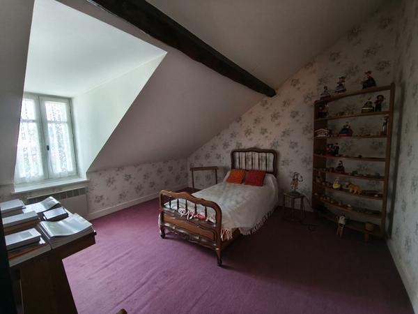 Nevers -Maison de caractère - 5 chambres -160 m² habitables -jardin sans vis-à-vis Double garage