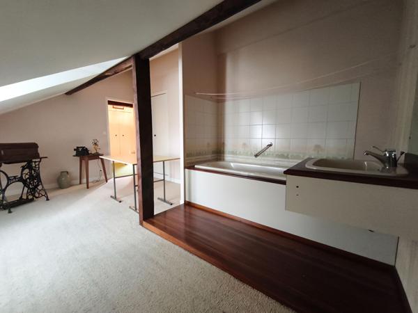 Nevers -Maison de caractère - 5 chambres -160 m² habitables -jardin sans vis-à-vis Double garage