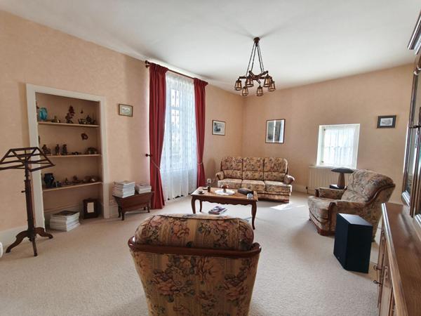 Nevers -Maison de caractère - 5 chambres -160 m² habitables -jardin sans vis-à-vis Double garage