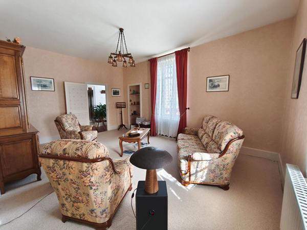 Nevers -Maison de caractère - 5 chambres -160 m² habitables -jardin sans vis-à-vis Double garage