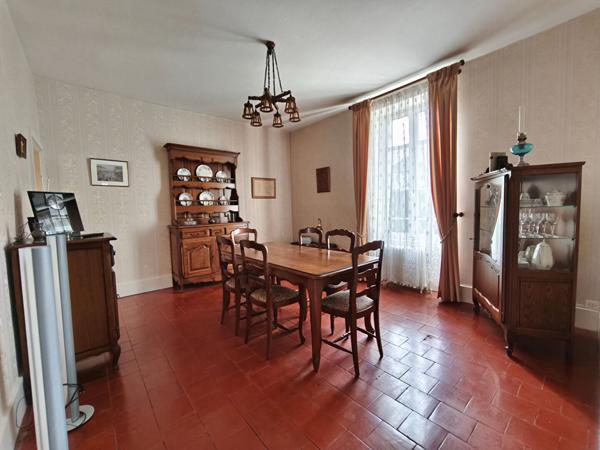 Nevers -Maison de caractère - 5 chambres -160 m² habitables -jardin sans vis-à-vis Double garage