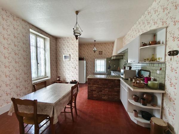 Nevers -Maison de caractère - 5 chambres -160 m² habitables -jardin sans vis-à-vis Double garage