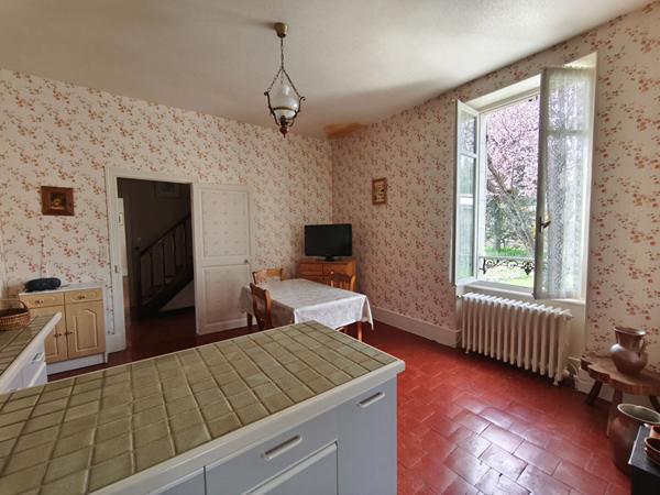 Nevers -Maison de caractère - 5 chambres -160 m² habitables -jardin sans vis-à-vis Double garage